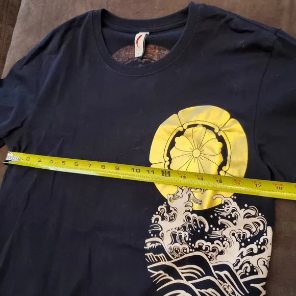 Koisea Golden Koi ✨️ painted shirt asian sz L fit like M - Picture 7 of 9